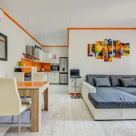 - Centre Anka Apartment